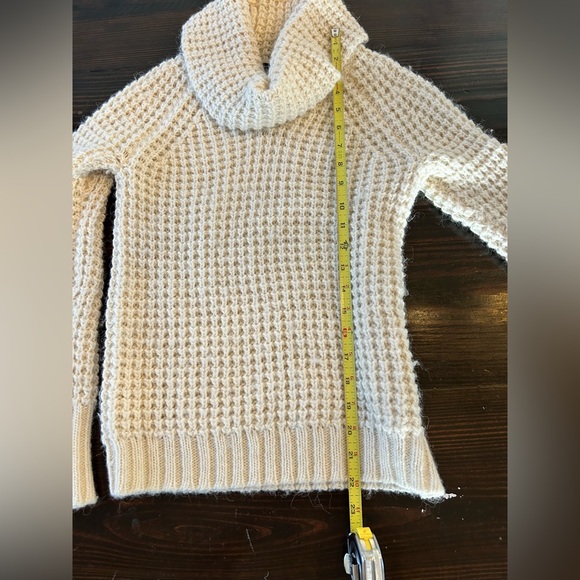 GAP Textured Cream Turtleneck Sweater - Picture 9 of 10